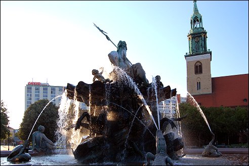 Neptunbrunnen en Marienkirche