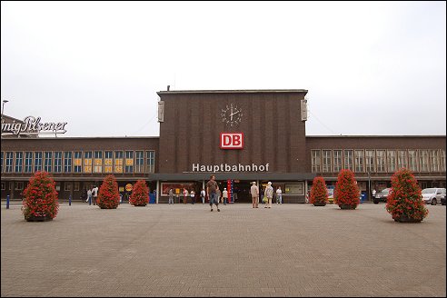 Hoofdgebouw Hauptbahnhof Duisburg