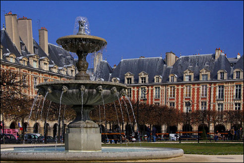Place des Vosges in Parijs