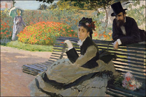 Camille Monet op een tuinbank