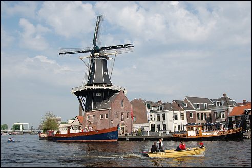 Molen de Adriaan in Haarlem