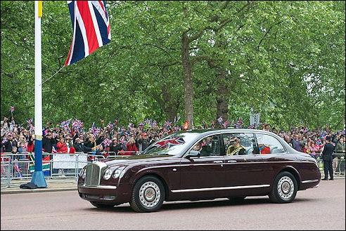 William en Harry op weg naar de Westminster Abbey