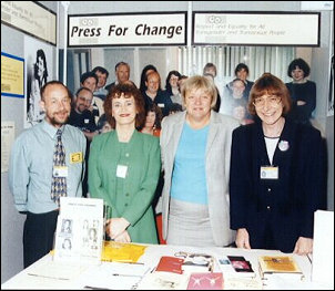 Mo Mowlam 2e van rechts (foto Plainsense)