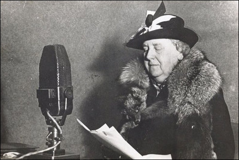 Wilhelmina bij Radio Oranje