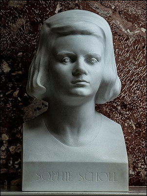 Sophie Scholl buste (foto: Figurator)