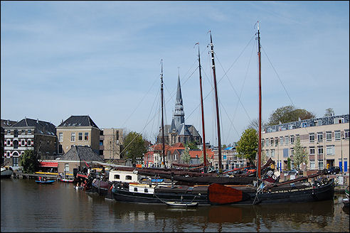Zicht op centrum vanaf Mallegatsluis