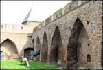 de binnenzijde van de kasteelmuur van kasteel De Doornenburg
